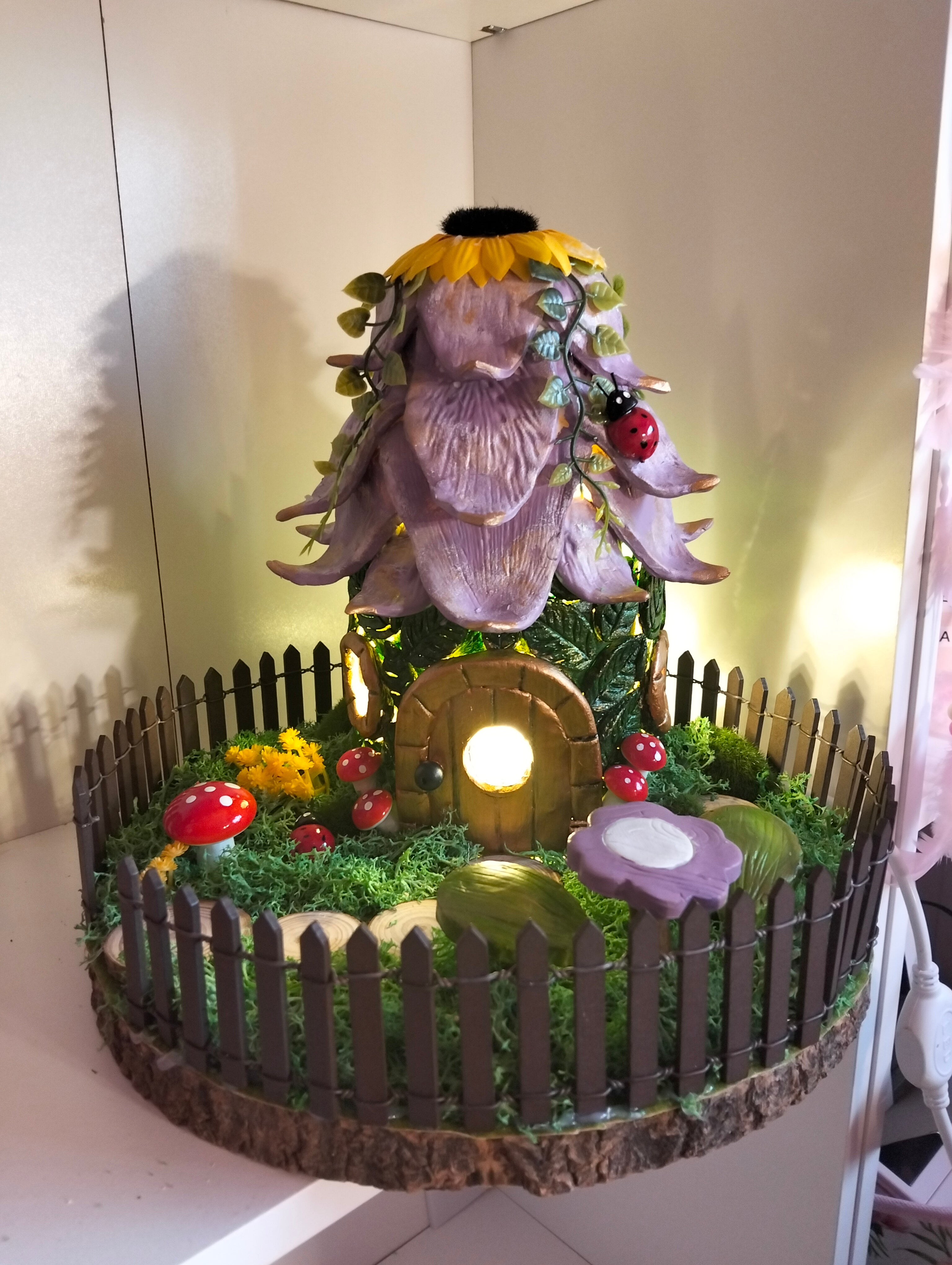 Casa de Hadas de la Flor Morada